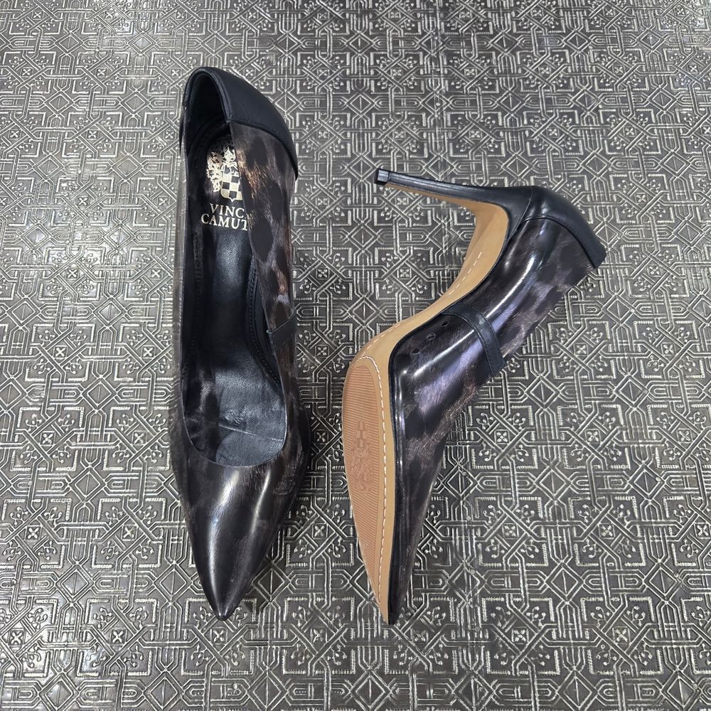 🐢 Vince Camuto Dark Patterned Heels